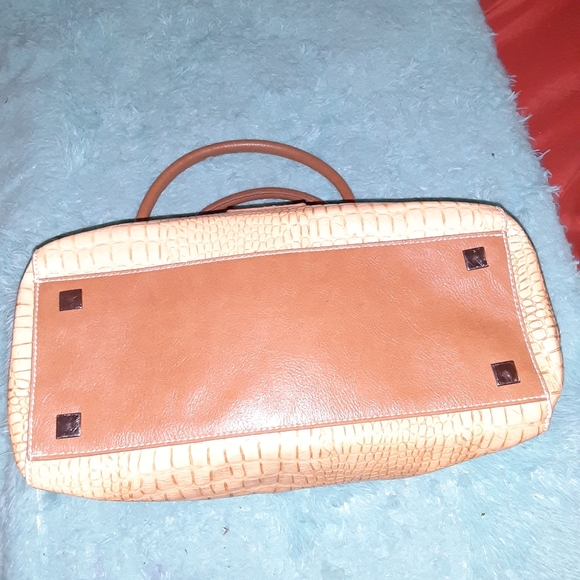 Liz Claiborne Faux Alligator purse - Picture 5 of 5